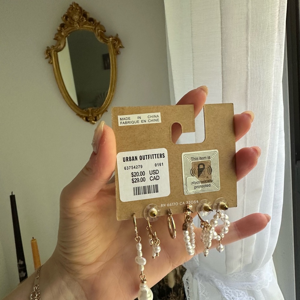 Trendy Earring Bundle - image 4